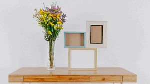 small console table décor