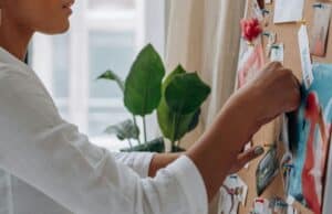 Turning Empty Walls into Gallery Spaces with DIY Art and Large Pieces