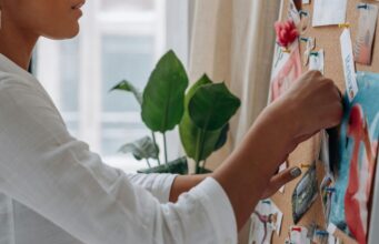 Turning Empty Walls into Gallery Spaces with DIY Art and Large Pieces