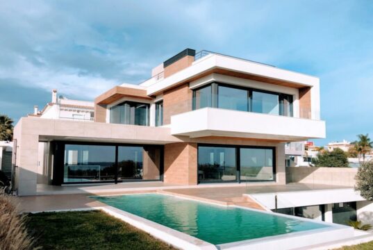 Top Reasons Homeowners Choose to Sell Their Homes for Cash Sell house