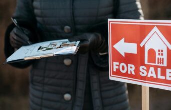 From Listing to Closing: How Traditional Sales Can Delay Your Plans sales