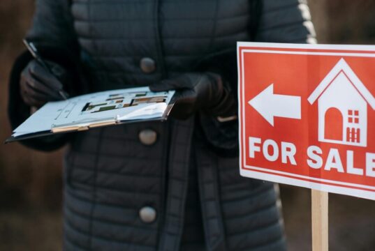 From Listing to Closing: How Traditional Sales Can Delay Your Plans sales