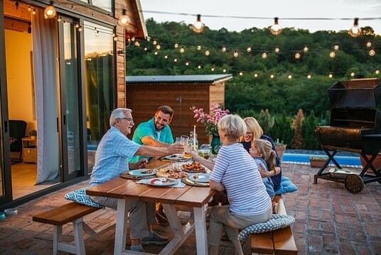How to Create an Outdoor Entertaining Area for All Seasons