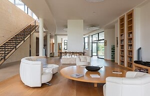 Comparing Carpet and Hardwood for Cozy Living Spaces