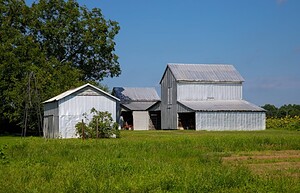 Essential Features of Modern Enclosed Pole Barn Structures